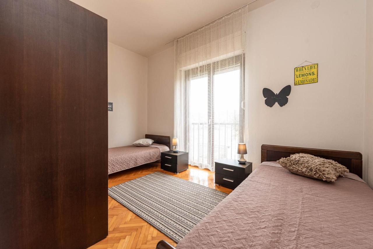 Beachfront Apartment Lostura Turanj Luaran gambar
