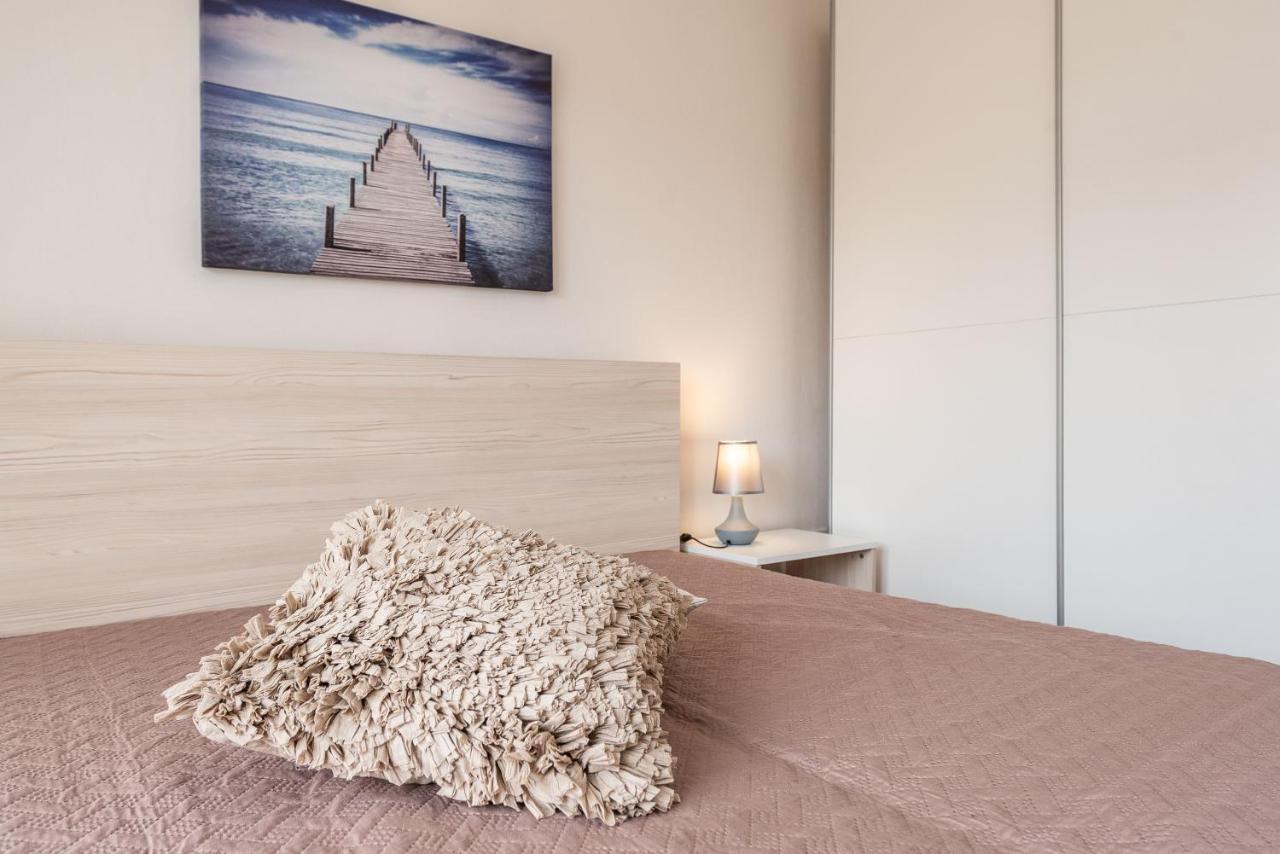 Beachfront Apartment Lostura Turanj Luaran gambar