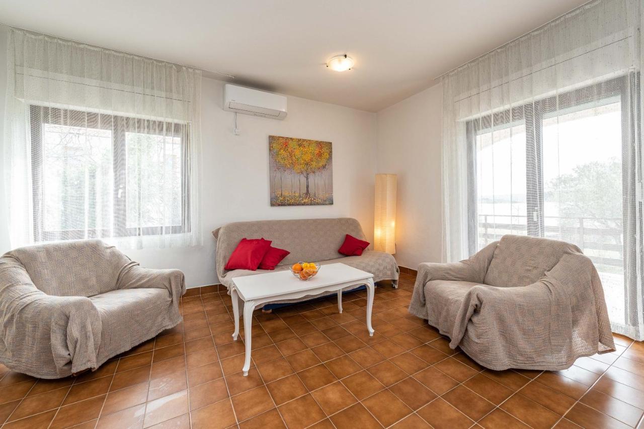 Beachfront Apartment Lostura Turanj Luaran gambar