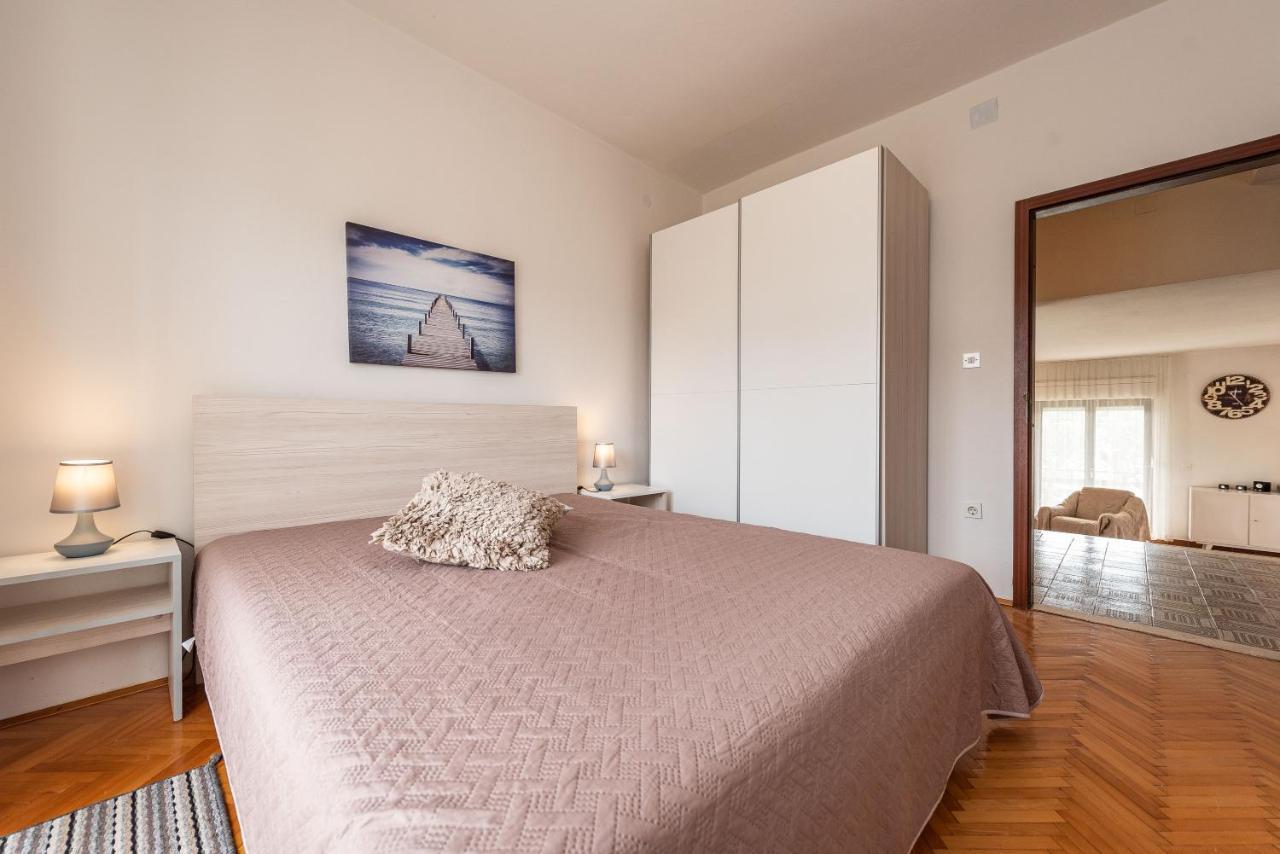 Beachfront Apartment Lostura Turanj Luaran gambar