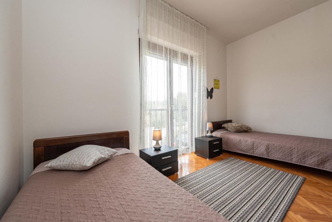 Beachfront Apartment Lostura Turanj Luaran gambar