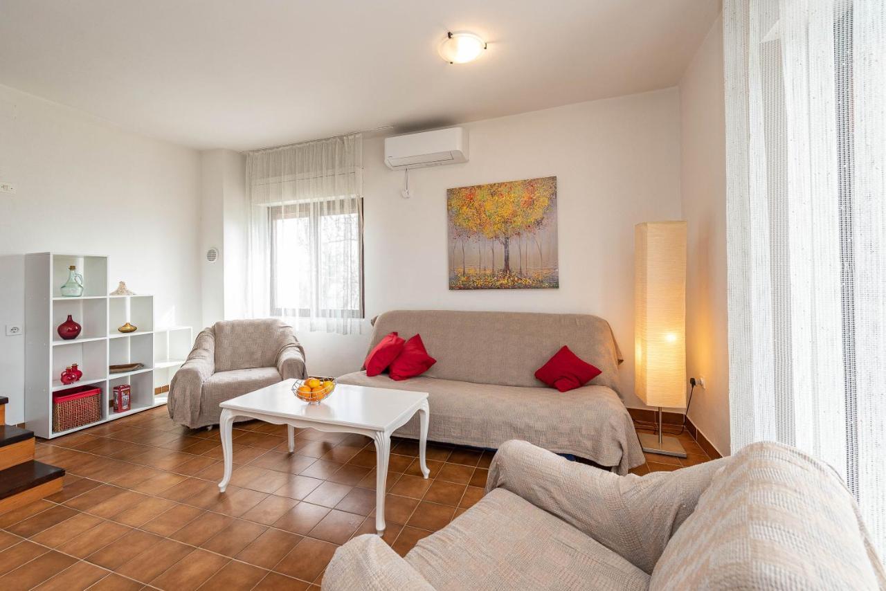 Beachfront Apartment Lostura Turanj Luaran gambar